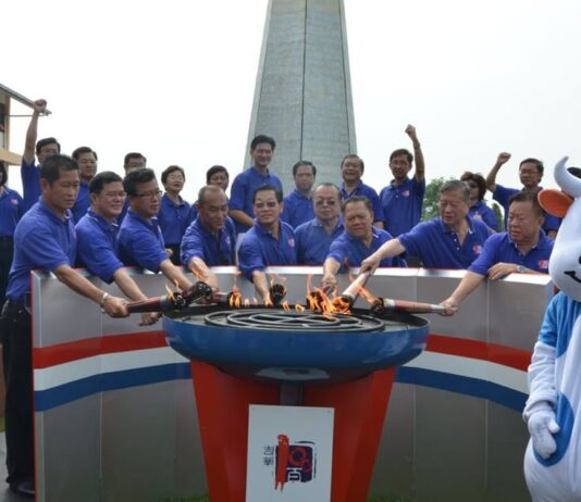 大马首相纳吉为吉华百年校庆大博览主持开幕