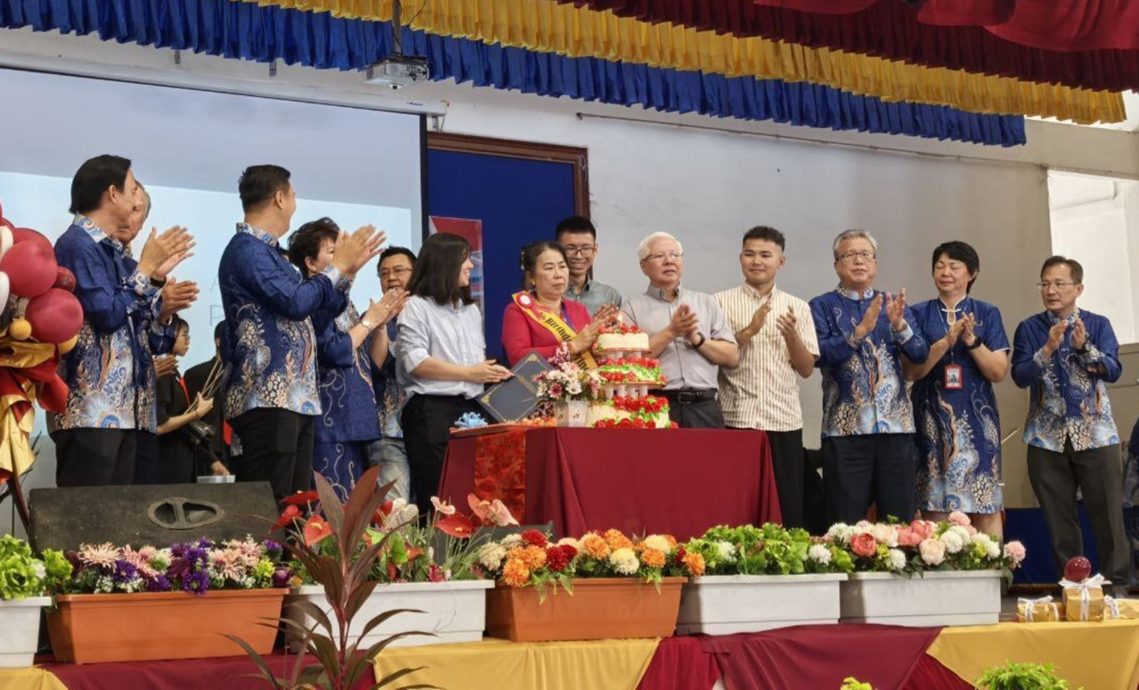 服務吉華二校27年 陳寶玉老師榮休